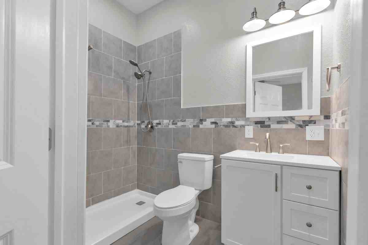 1407 Felix St - Photo 7 of 13