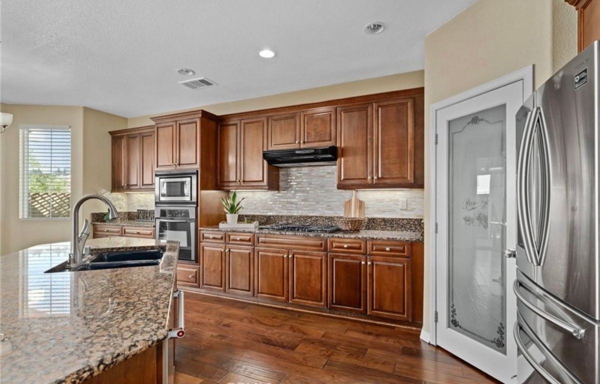 5073 Snowberry Dr - Photo 6 of 9
