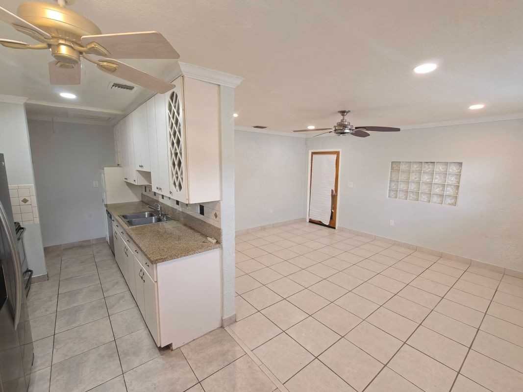 801 N 70th Way - Photo 3 of 32