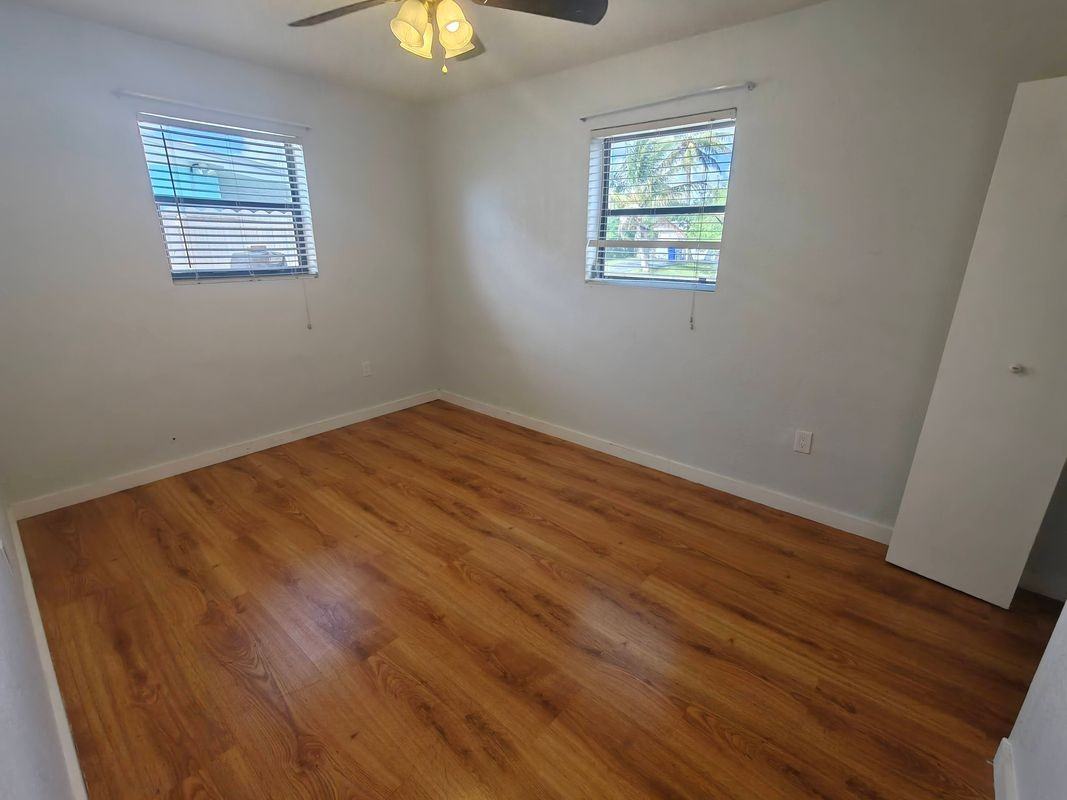 801 N 70th Way - Photo 7 of 32