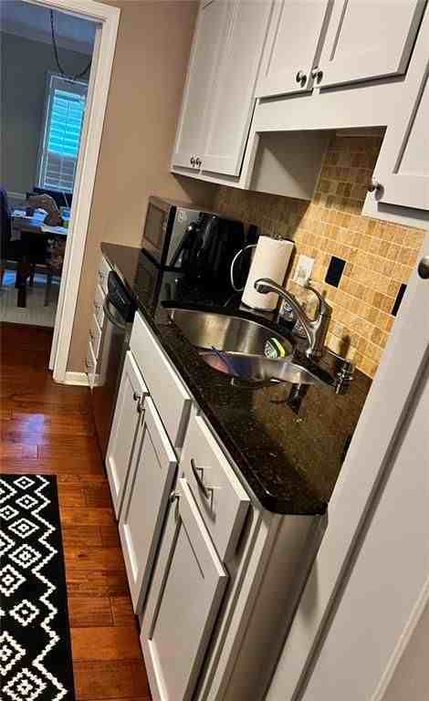 843 Heritage Sq - Photo 6 of 18