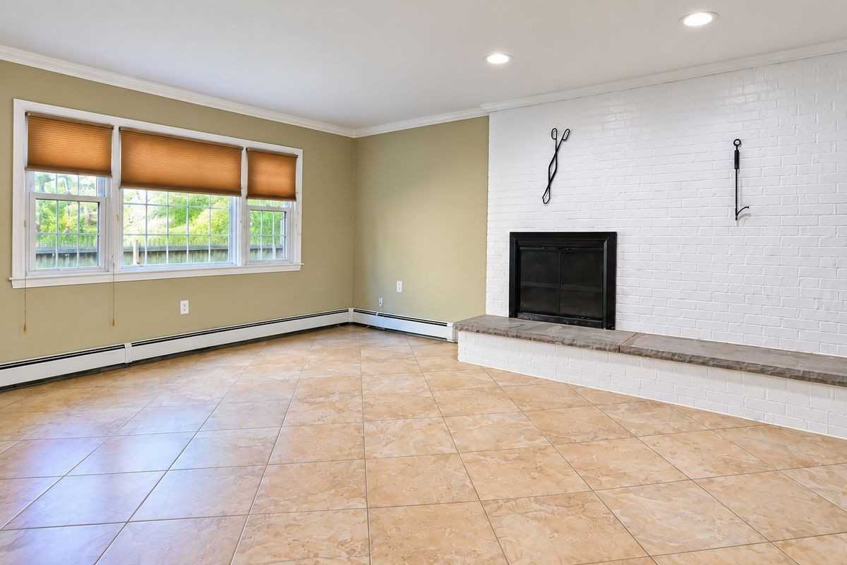 675 Columbia St - Photo 2 of 7
