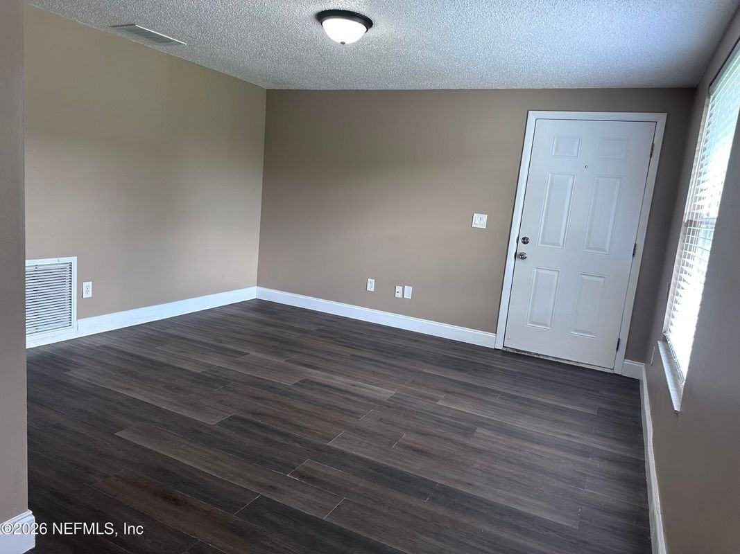 2628 Gifford Ave ##C - Photo 6 of 7