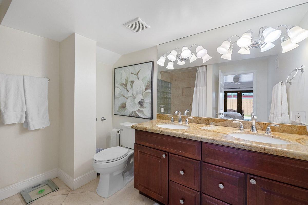 3211 Seaward Dr - Photo 3 of 16