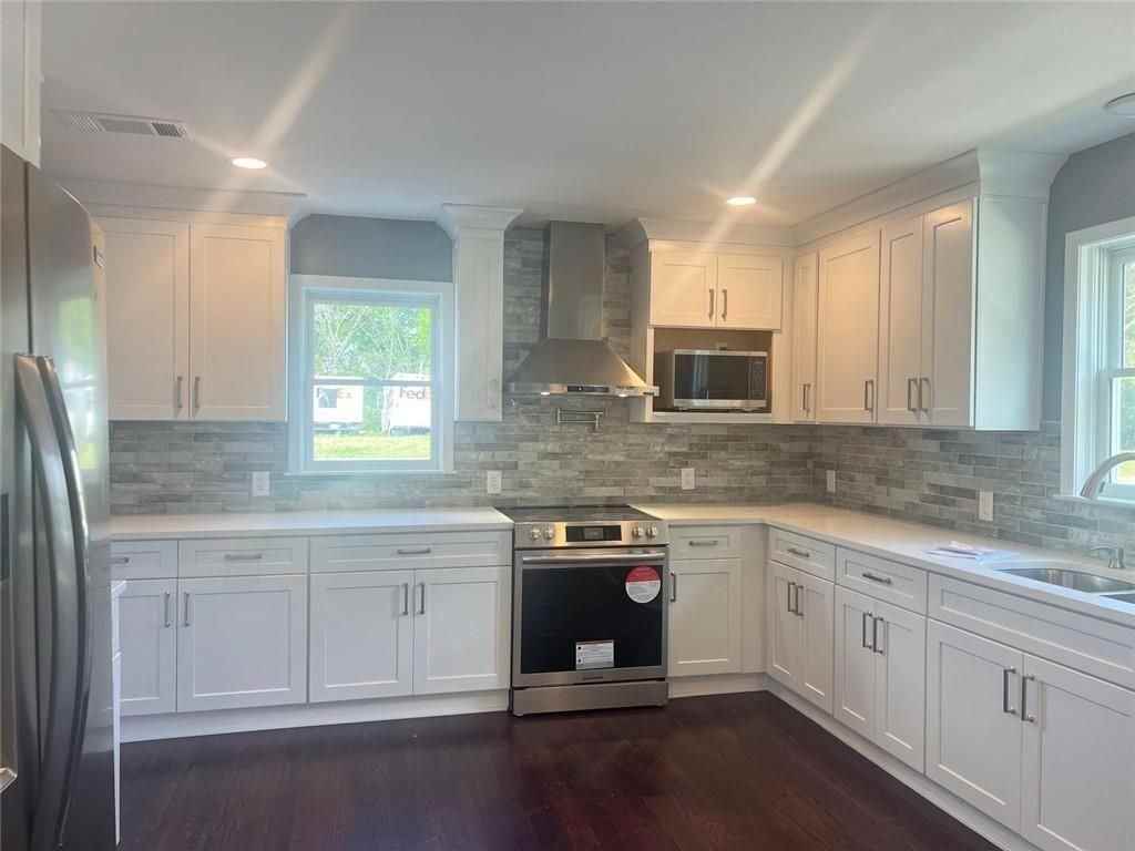 5191 Emory St Nw - Photo 4 of 17