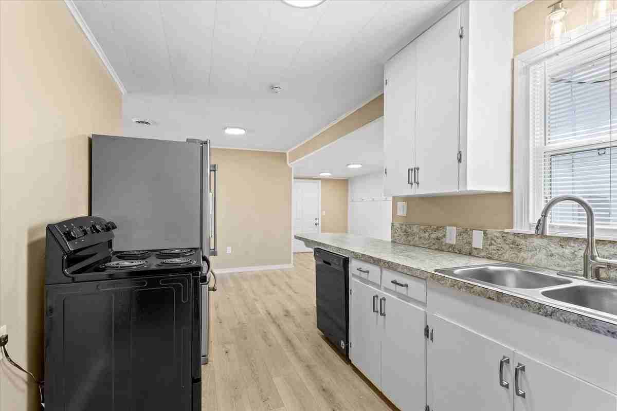 1216 College Ave - Photo 2 of 7