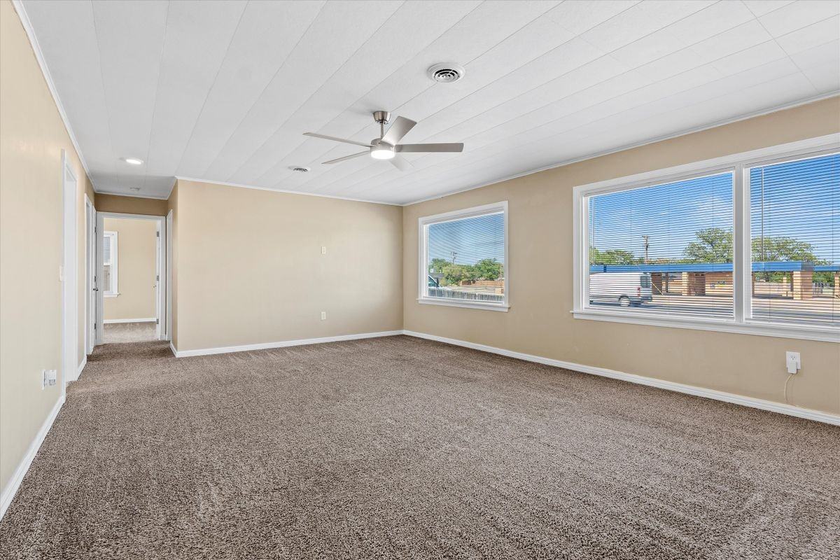 1216 College Ave - Photo 4 of 7