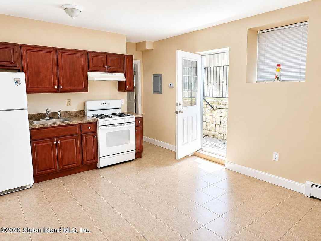 618 Rathbun Ave ##2 - Photo 2 of 12