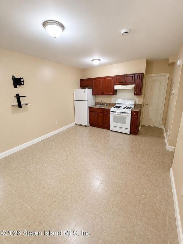 618 Rathbun Ave ##2 - Photo 3 of 12