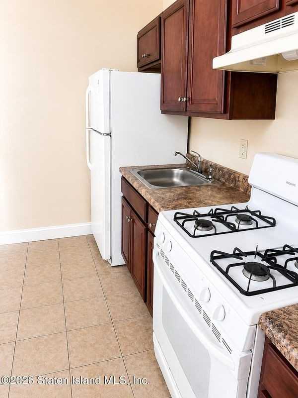 618 Rathbun Ave ##2 - Photo 5 of 12