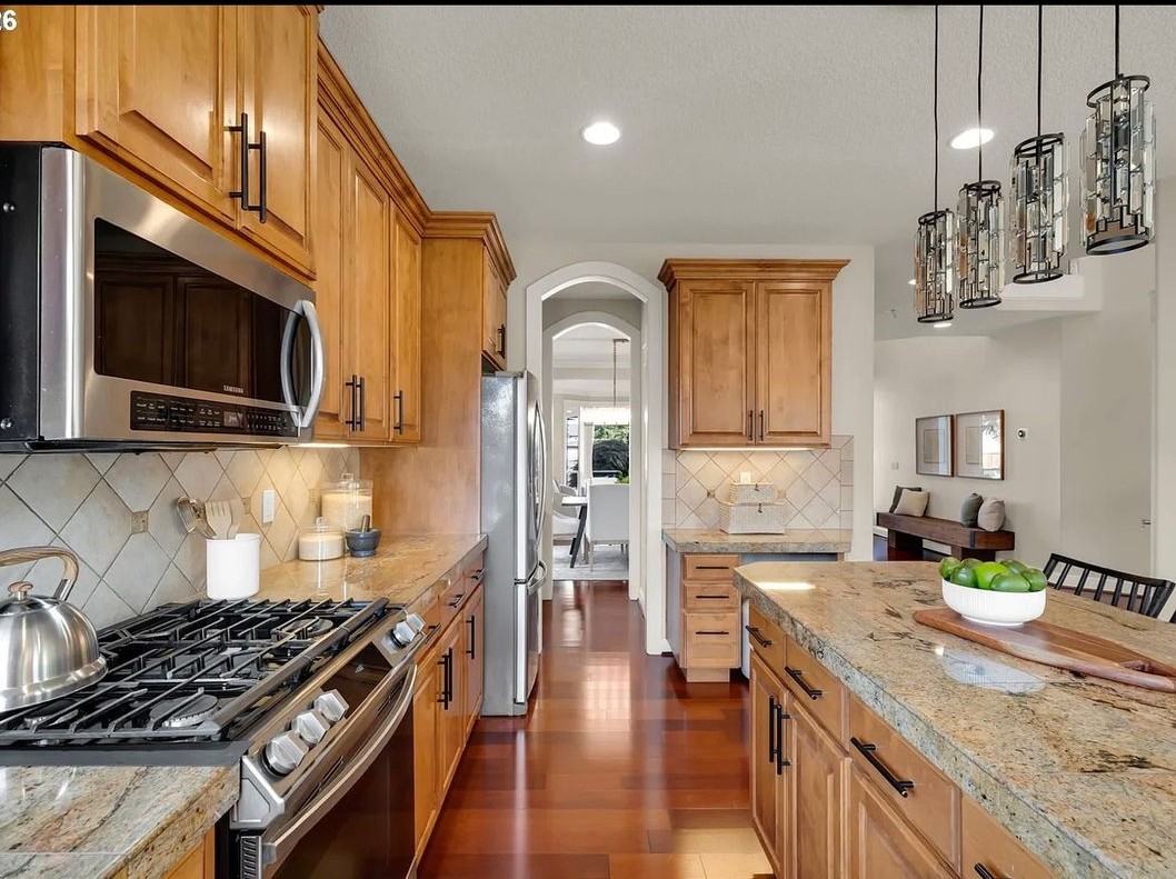 10412 Ne 122nd Ave - Photo 4 of 18