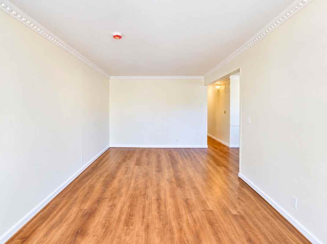 6118 186th St - Photo 2 of 15