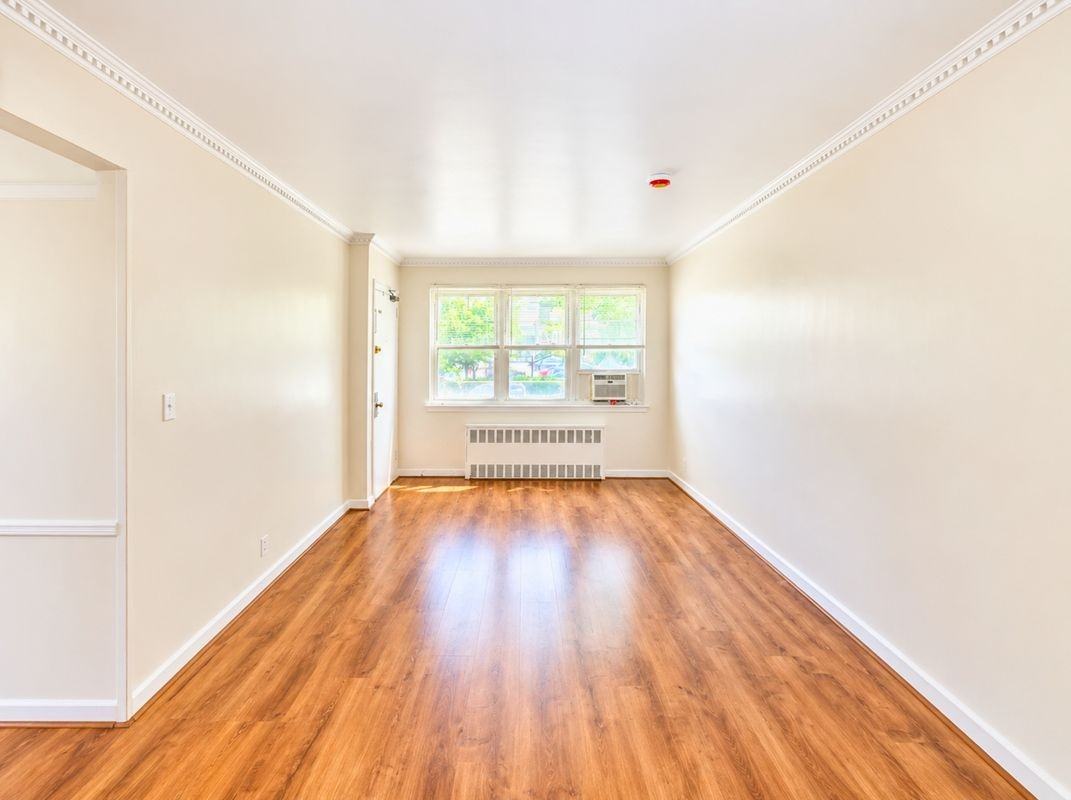 6118 186th St - Photo 3 of 15
