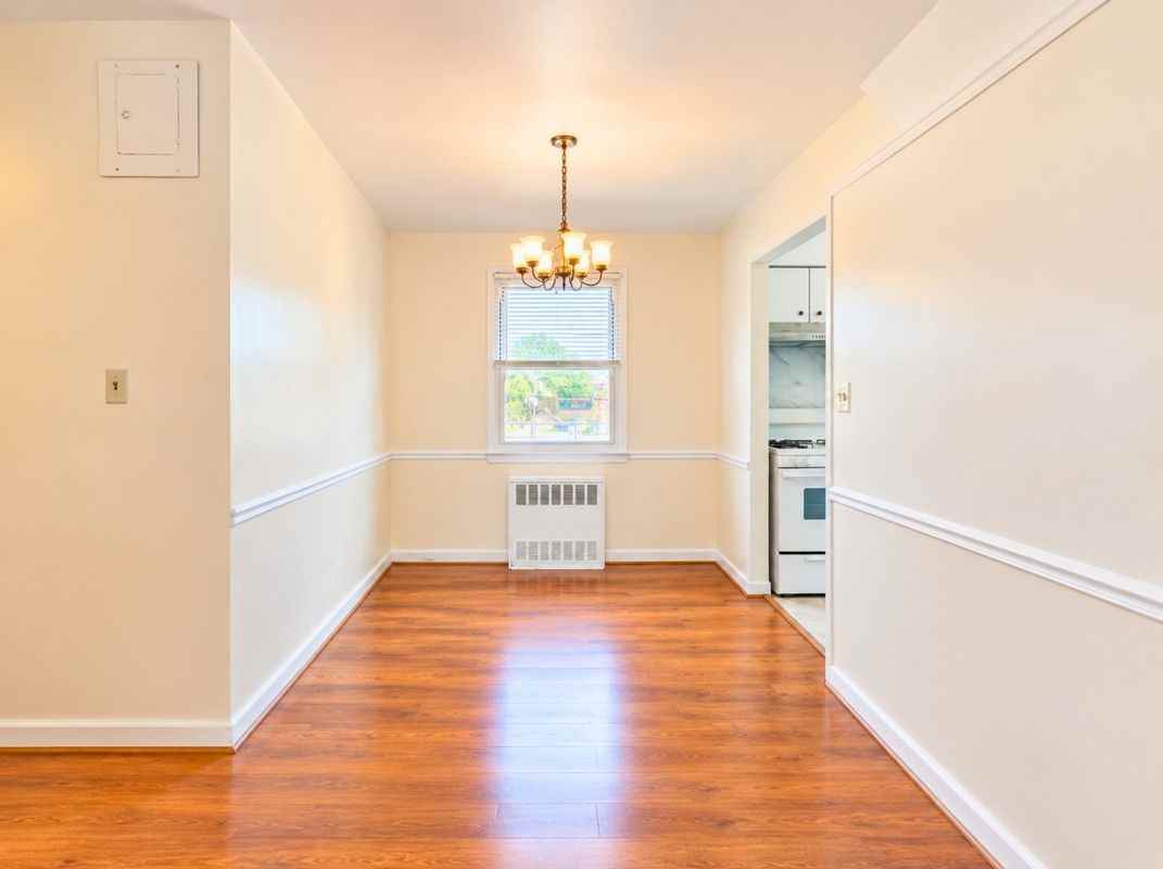 6118 186th St - Photo 4 of 15