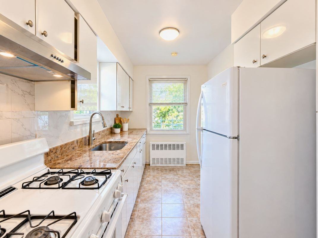 6118 186th St - Photo 5 of 15