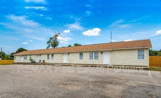 featured image of 900 Cypress Ave #4