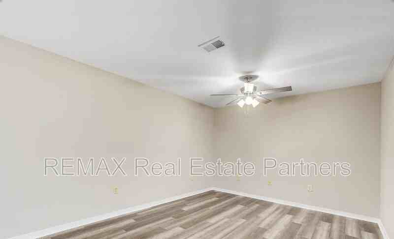 900 Cypress Ave #4 - Photo 6 of 13