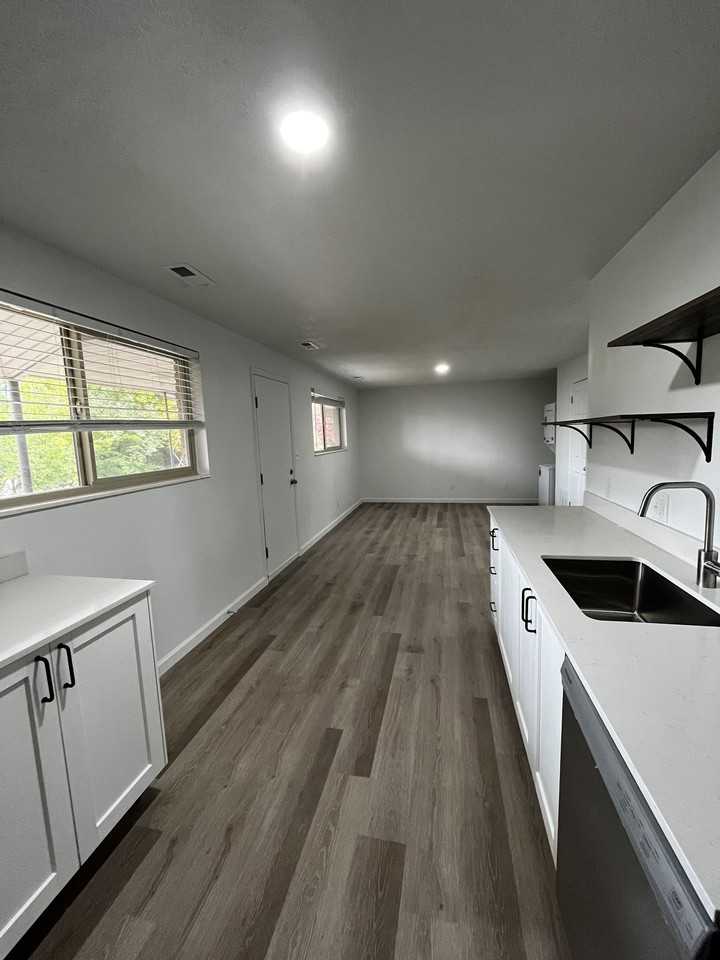 Jefferson Apartments - Photo 4 of 25