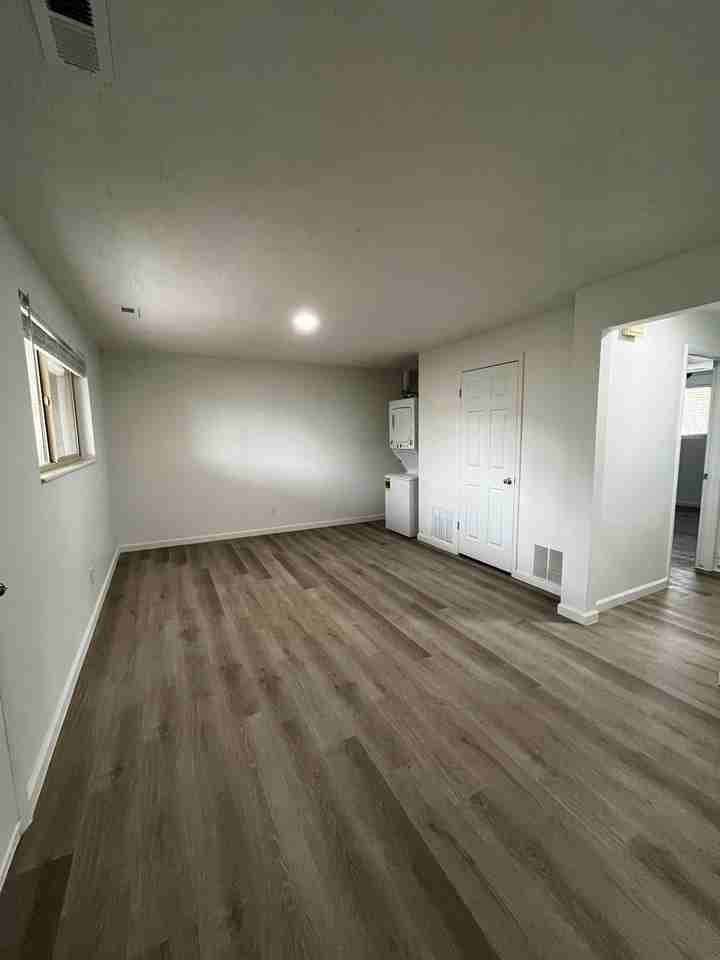 Jefferson Apartments - Photo 5 of 25