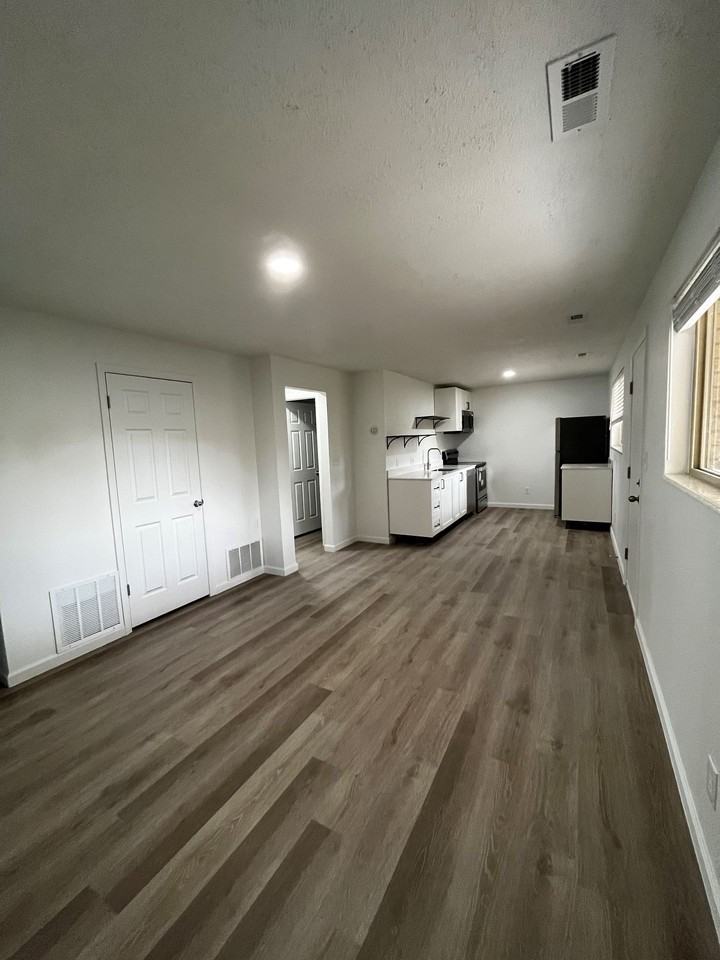 Jefferson Apartments - Photo 6 of 25