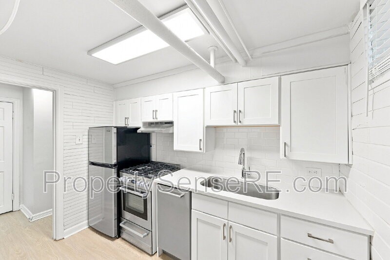 1120 S Logan St #14 - Photo 3 of 18