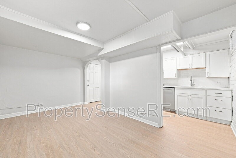 1120 S Logan St #14 - Photo 5 of 18