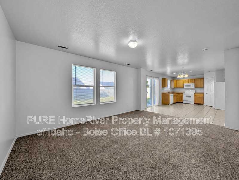 13822 Mesa St - Photo 4 of 18