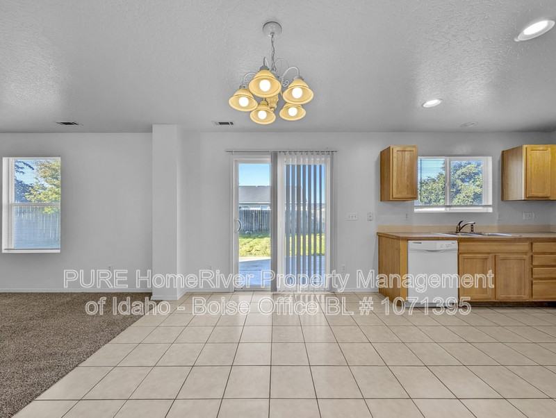 13822 Mesa St - Photo 5 of 18
