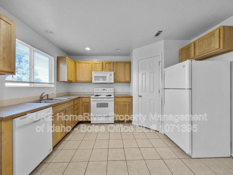 13822 Mesa St - Photo 6 of 18
