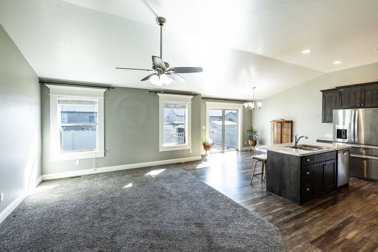 5172 Ryanne Way - Photo 5 of 39