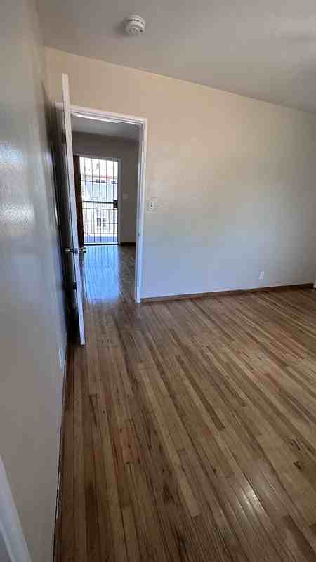 3728 Ingraham St - Photo 7 of 14