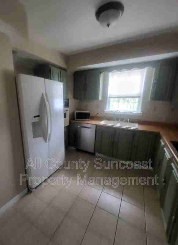 204 80th Ave N - Photo 3 of 12