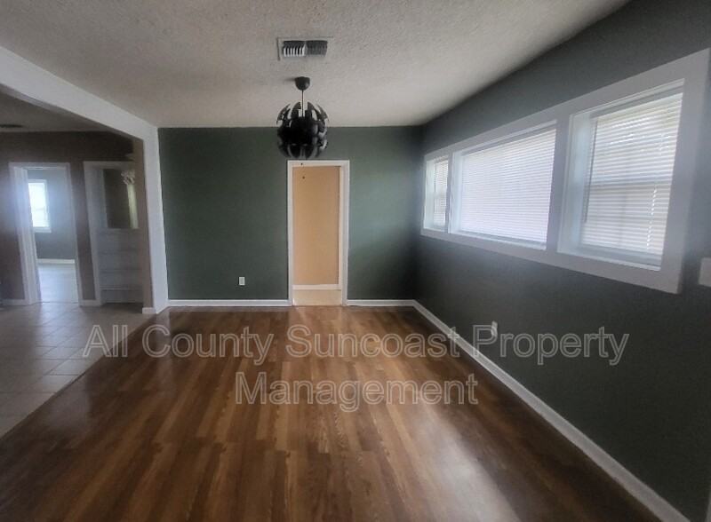 204 80th Ave N - Photo 4 of 12