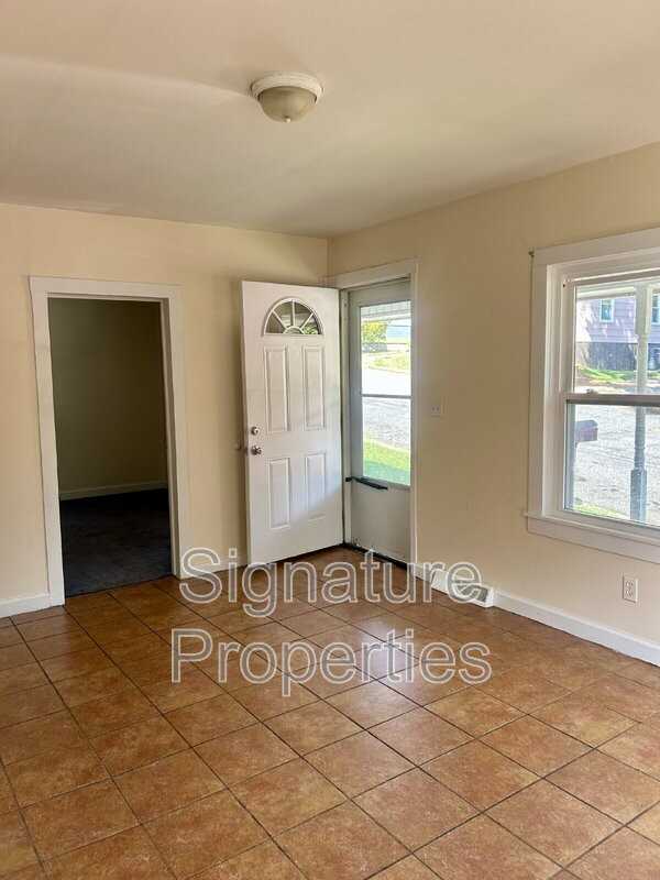 1014 Adele St - Photo 3 of 12