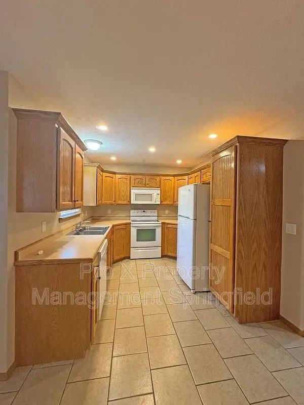 717 E Watermill Cir - Photo 6 of 16