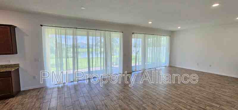 365 Blue Lake Cir - Photo 3 of 20