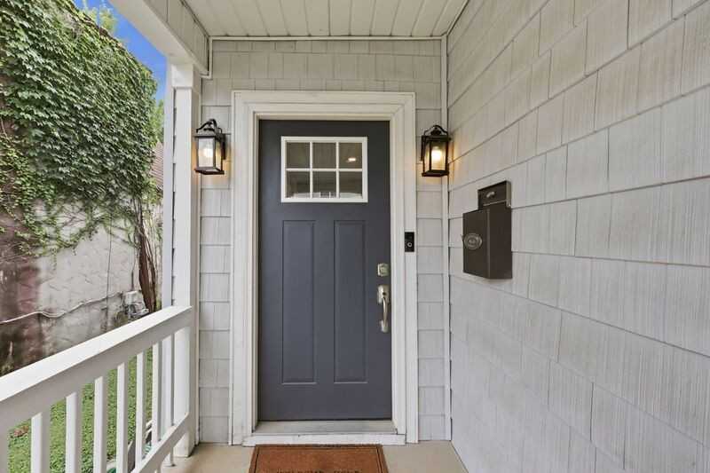 621 Reinhard Ave - Photo 2 of 26