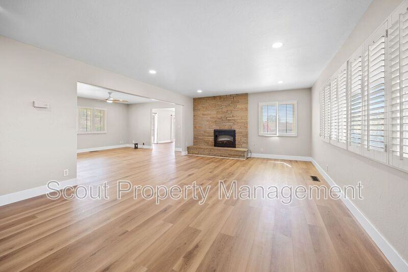 1934 S Juniper St - Photo 5 of 33