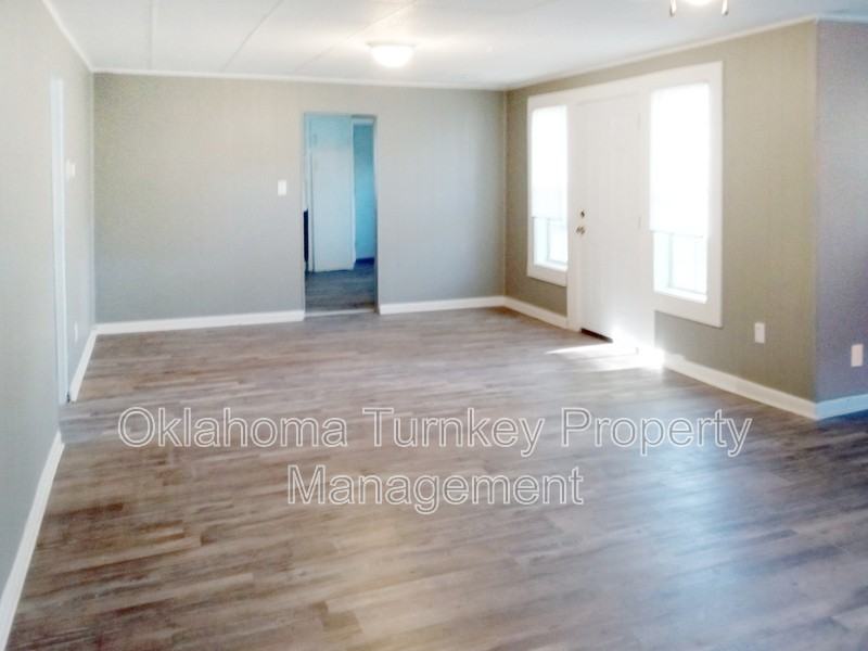 1203 W 5th St - Photo 6 of 8