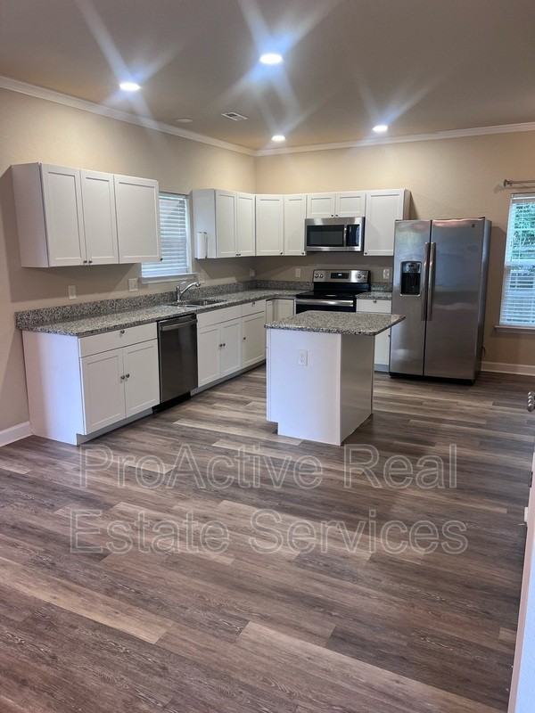 2103 Shell Rd - Photo 2 of 14