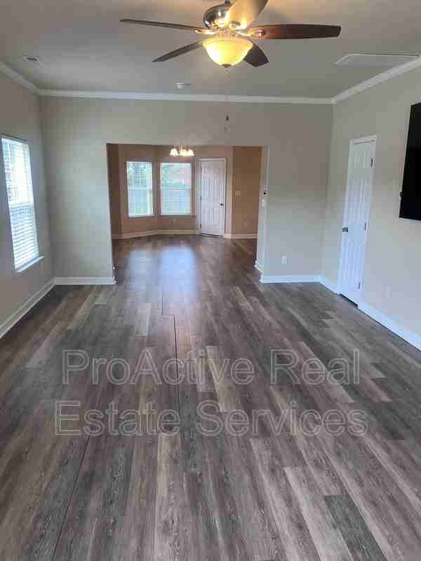 2103 Shell Rd - Photo 5 of 14