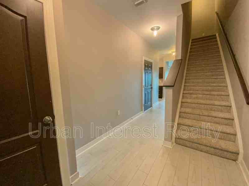 421 Twin Lakes Ln - Photo 2 of 18