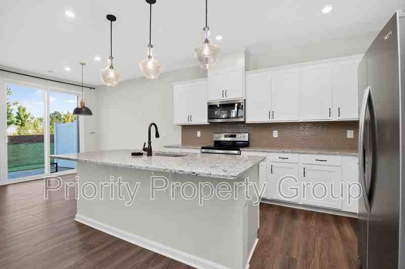 9208 Northfield Crossing Dr - Photo 3 of 34