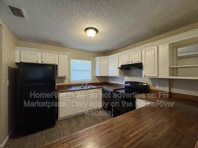 2747 Hidden Village Dr - Photo 3 of 23