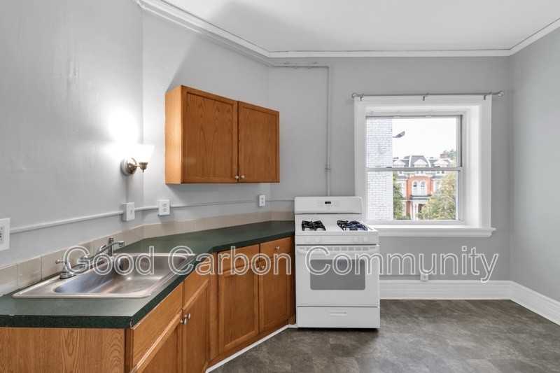 401 Delaware Ave #303 - Photo 6 of 17