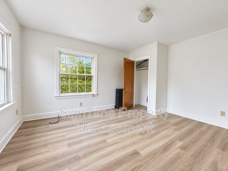 245 E Irvin Ave - Photo 2 of 4