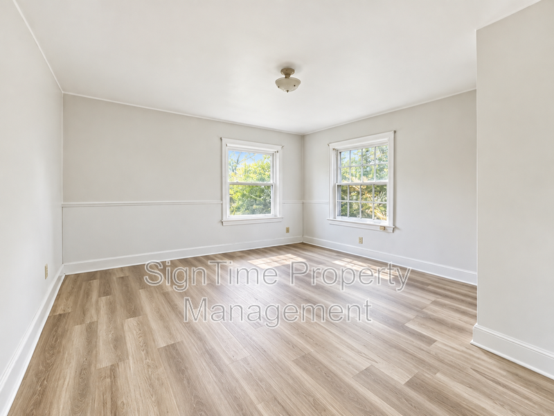 245 E Irvin Ave - Photo 3 of 4