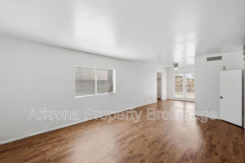 245 E Vine Cir - Photo 3 of 20