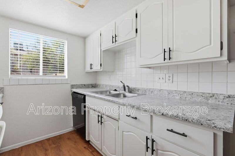 245 E Vine Cir - Photo 5 of 20