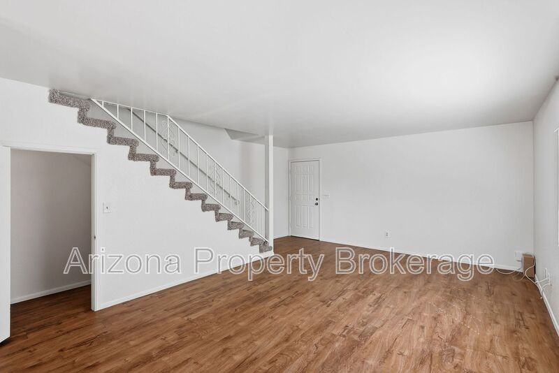 245 E Vine Cir - Photo 4 of 20